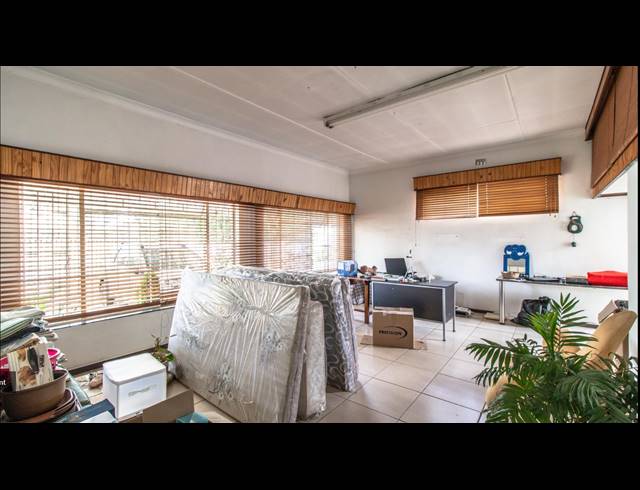3 BEDROOM FREEHOLD FOR SALE IN RANDHART